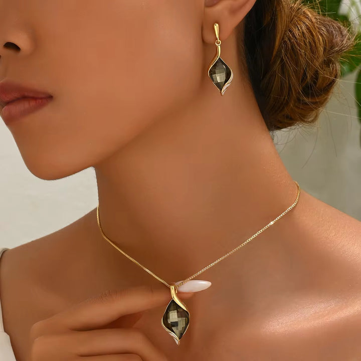 Shadowleaf Pendant Necklace